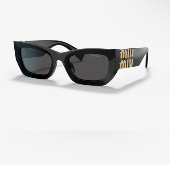Tahari Other - Black Designer Sunglasses